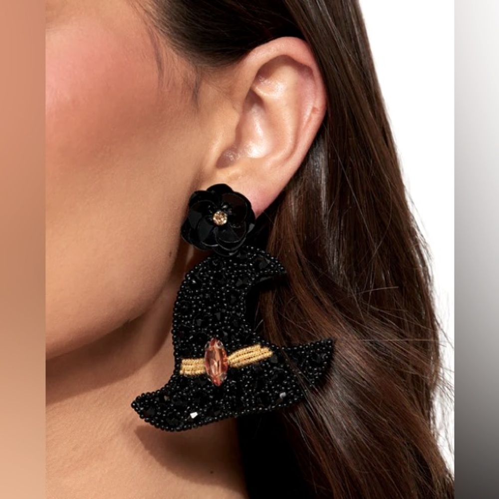 Basic Witch Novelty Earrings NEW 🏷️